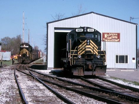 Michigan Southern 908 sits at the engine house in White Pigeon, MI  2002  [Mark Dobronski photo]